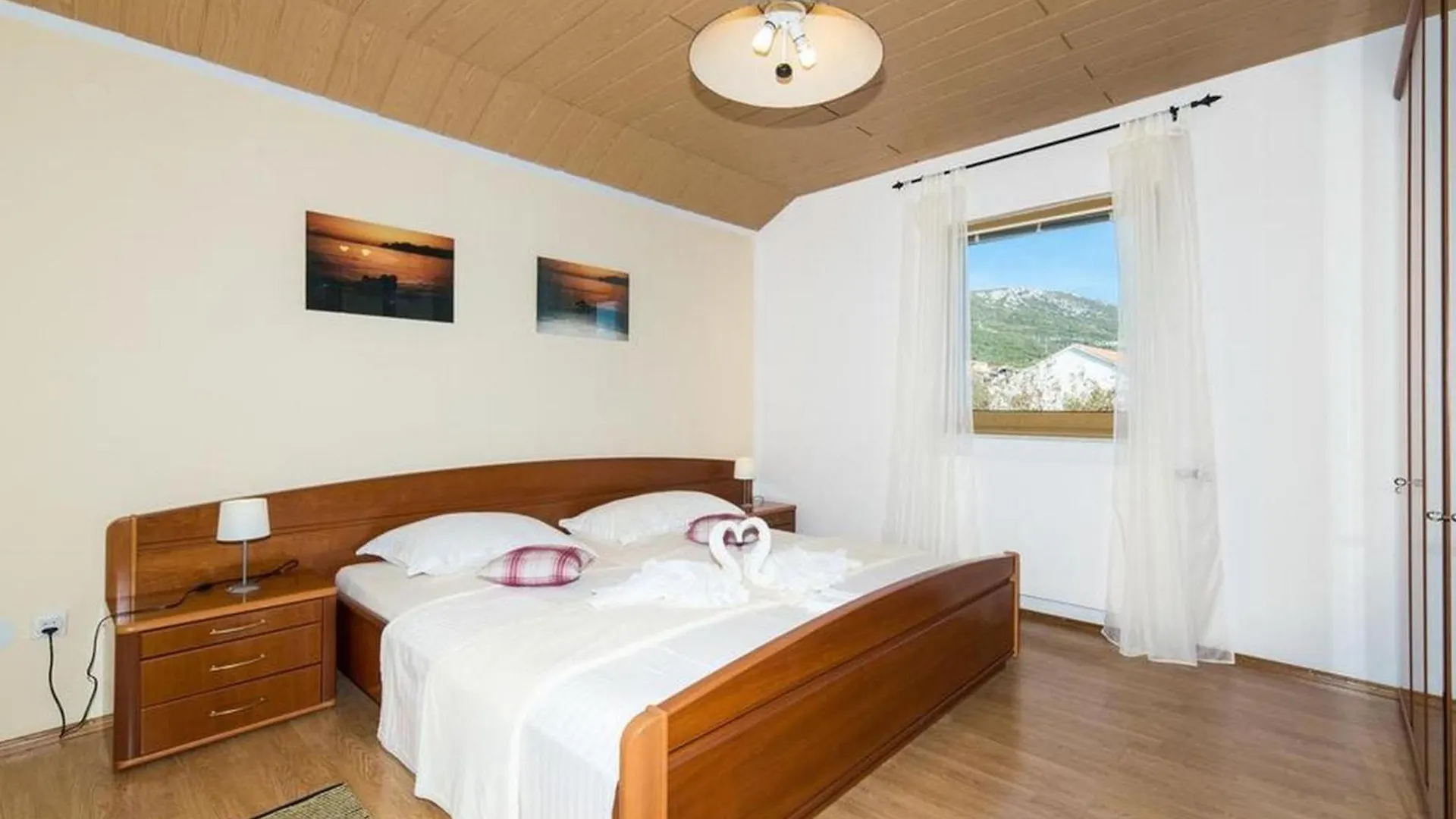 Spacious Holiday Home With Pool And Hot Tub In Kastel Stari Croatia