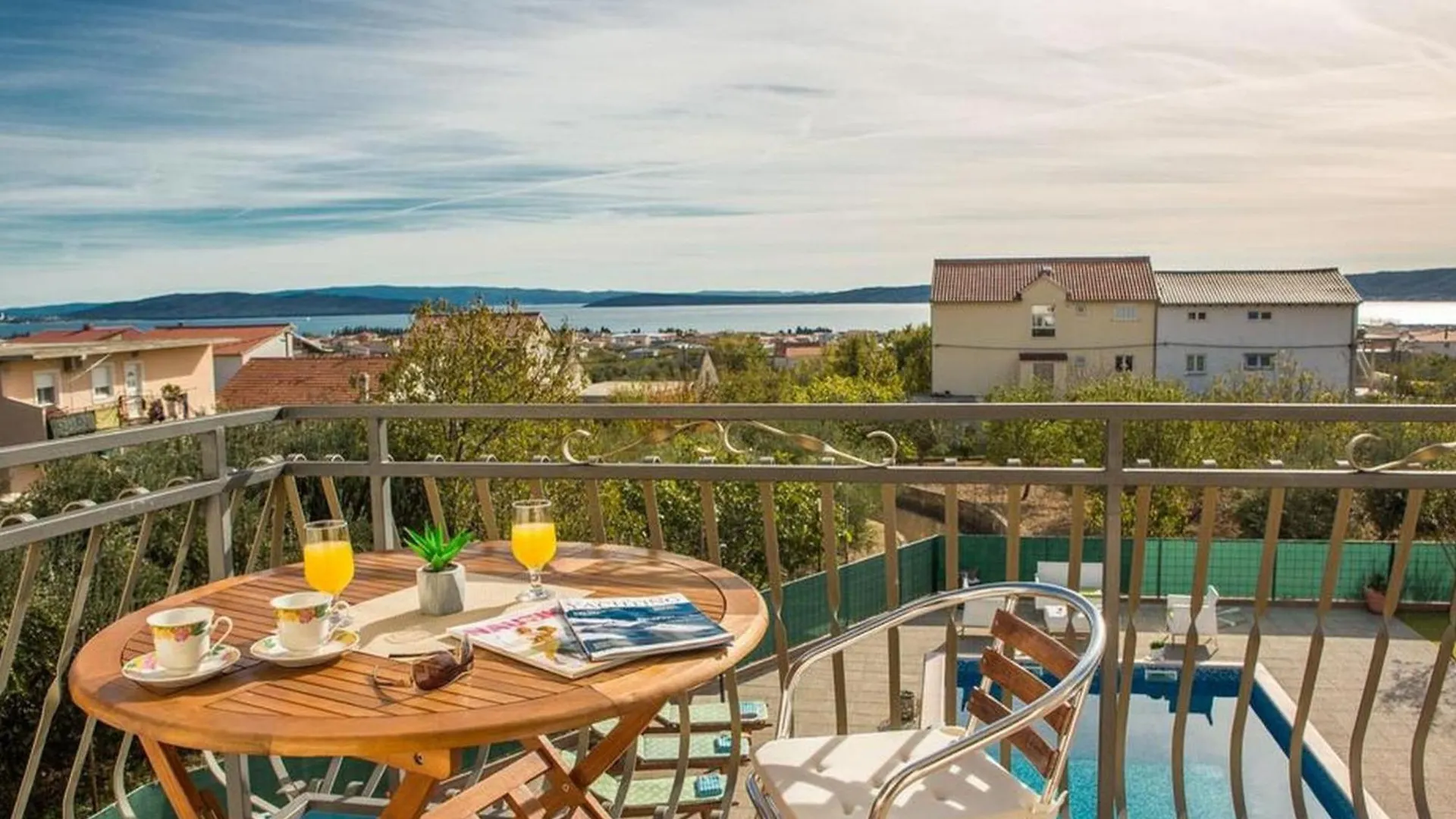 Spacious Holiday Home With Pool And Hot Tub In Kastel Stari