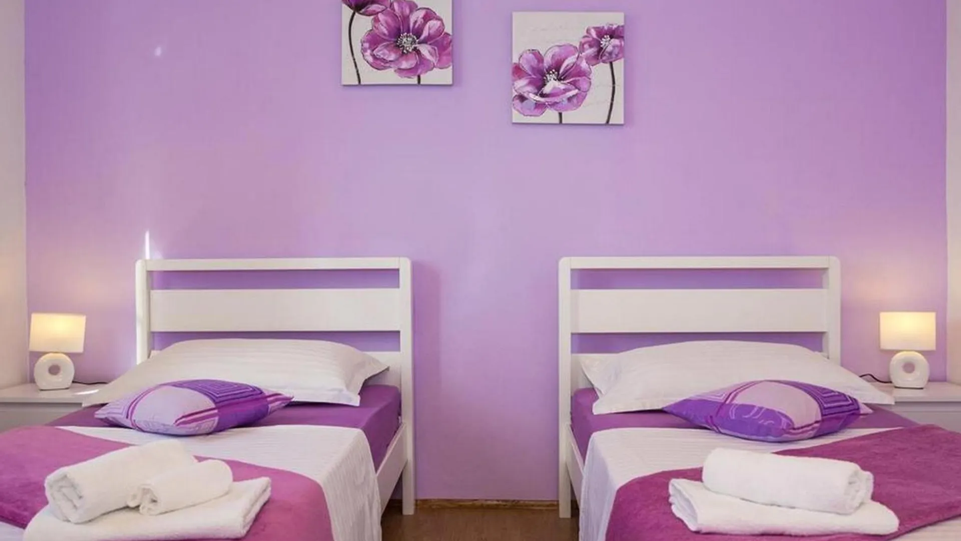 Spacious Holiday Home With Pool And Hot Tub In Kastel Stari 0*,